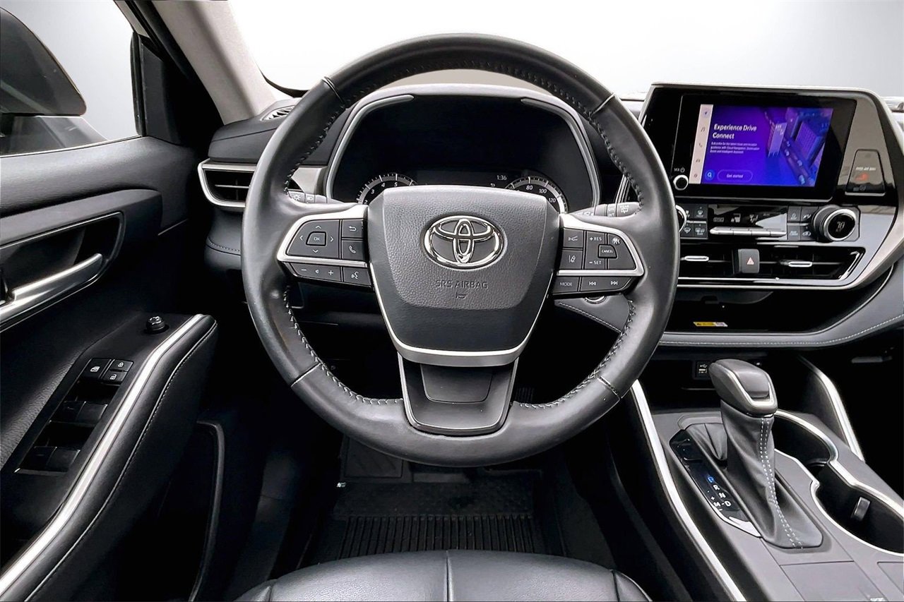 Used 2023 Toyota Highlander L image 10