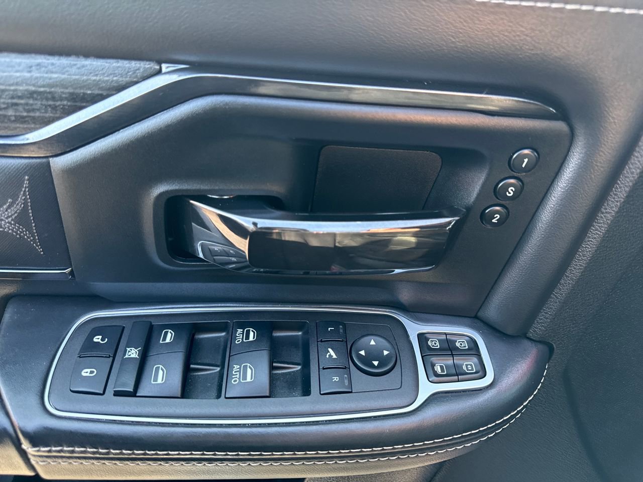 Used 2024 RAM 2500 Limited image 13