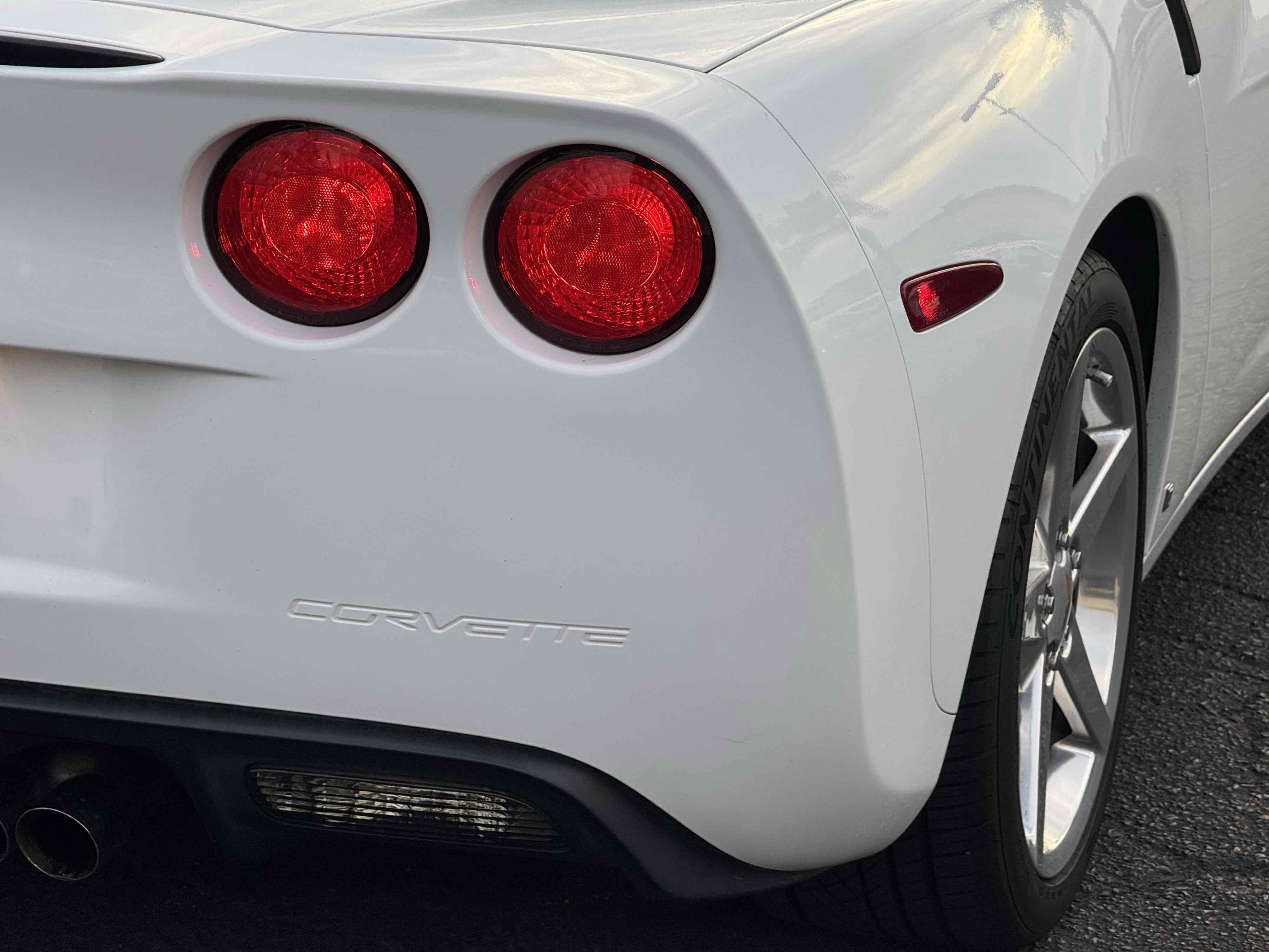 Used 2007 Chevrolet Corvette Coupe w/ Preferred Equipment Group RWD image 6