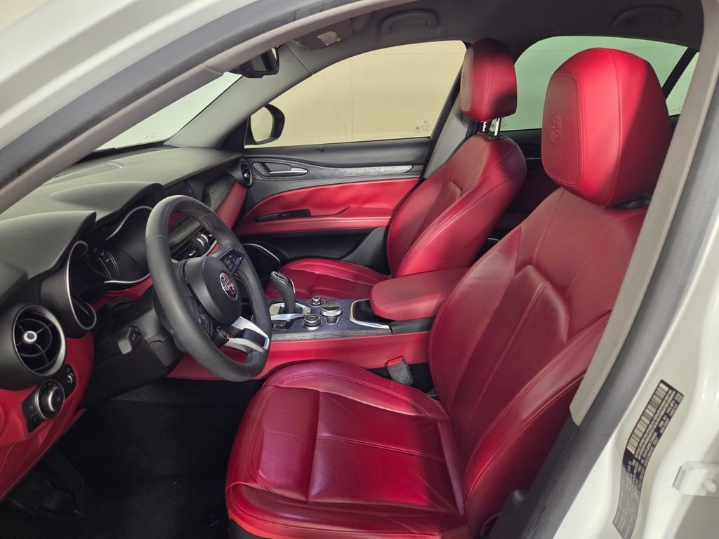 Used 2020 Alfa Romeo Stelvio image 11