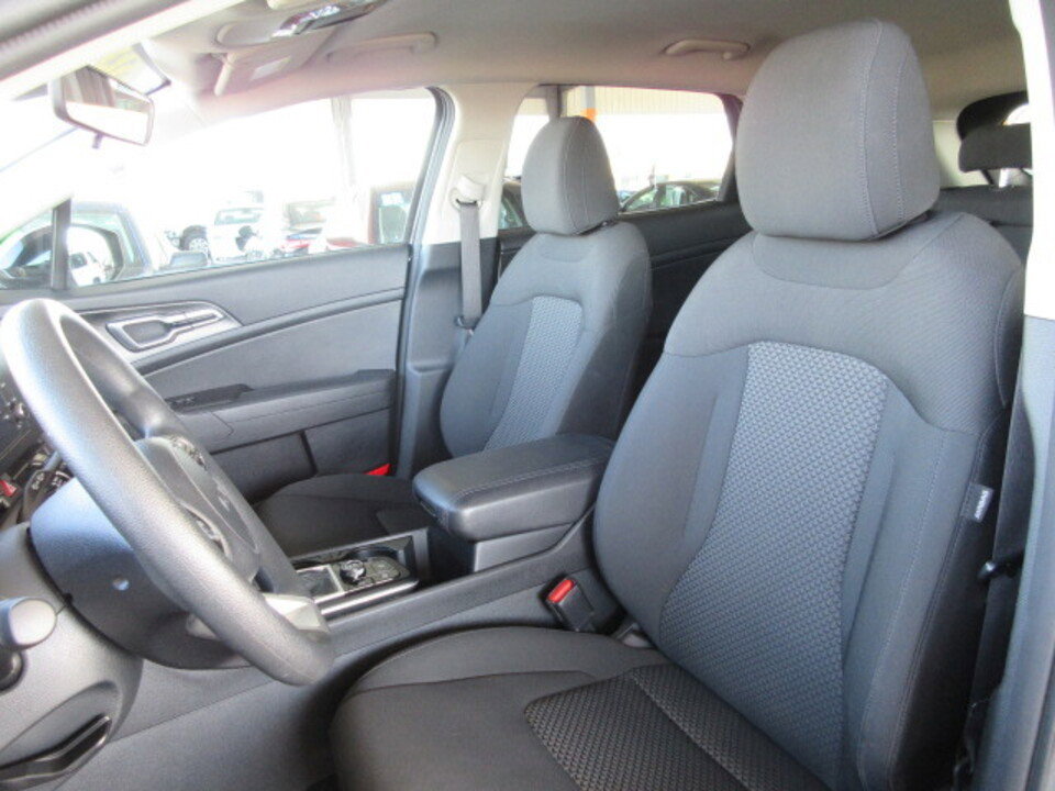 Used 2024 Kia Sportage LX image 12