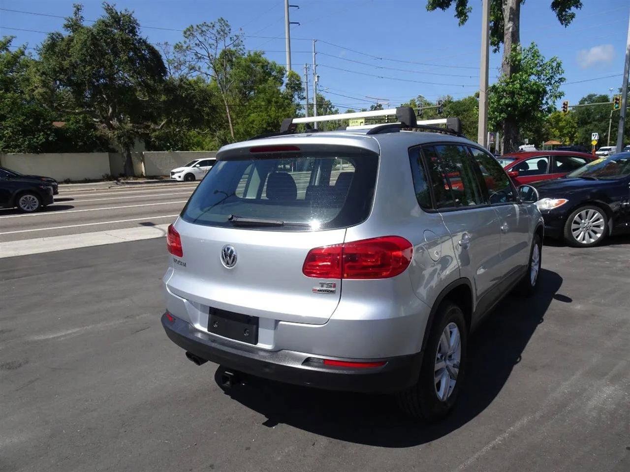 Used 2017 Volkswagen Tiguan S image 6
