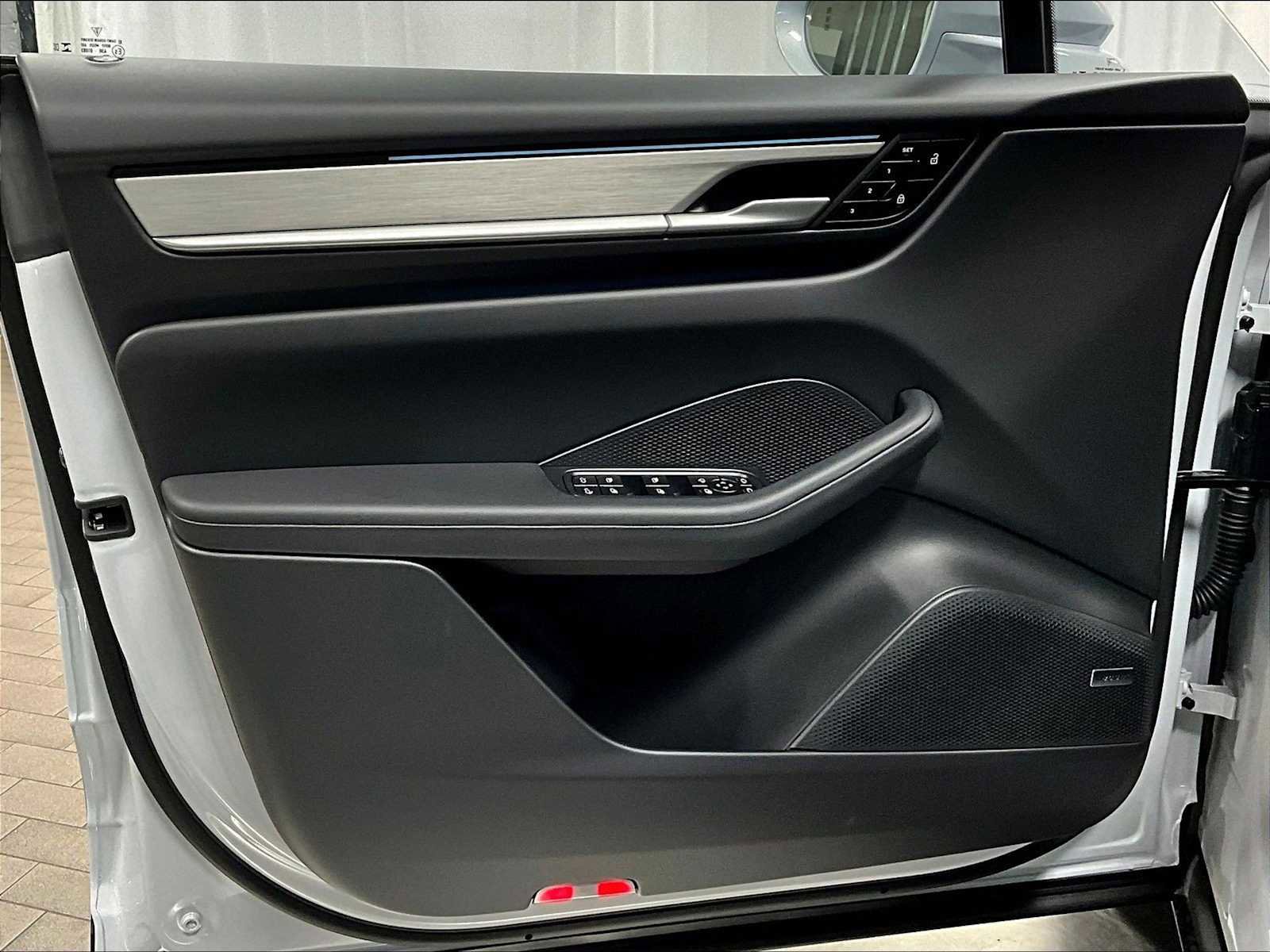 New 2026 Porsche Macan Electric RWD image 22