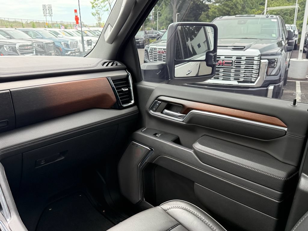Used 2024 GMC Sierra 3500 Denali w/ Denali Reserve Package AWD/4WD image 17