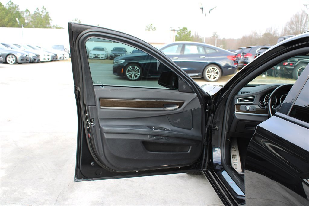 Used 2013 BMW 750i RWD image 28