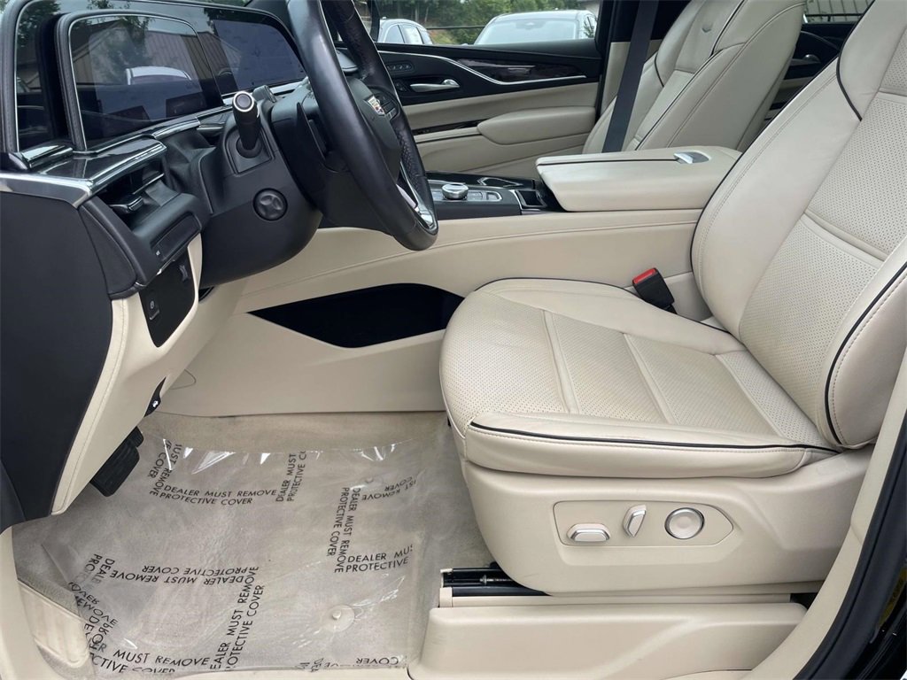 Used 2024 Cadillac Escalade Premium Luxury image 16