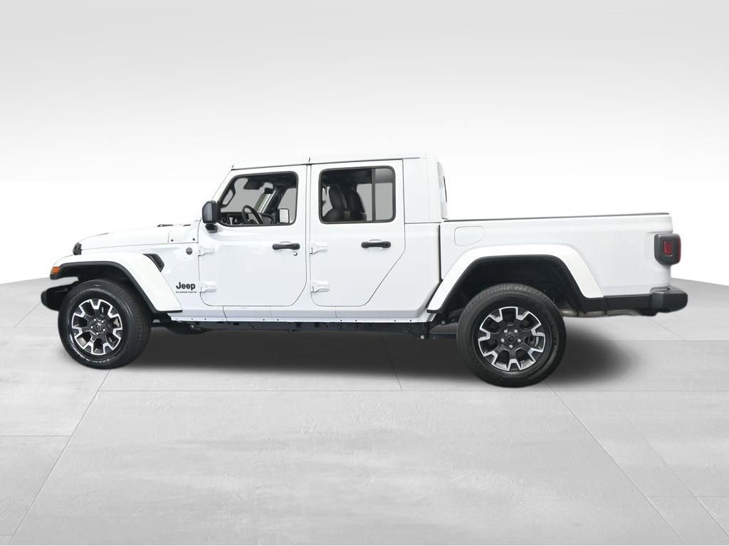 Used 2024 Jeep Gladiator Sport w/ Premium Package image 3