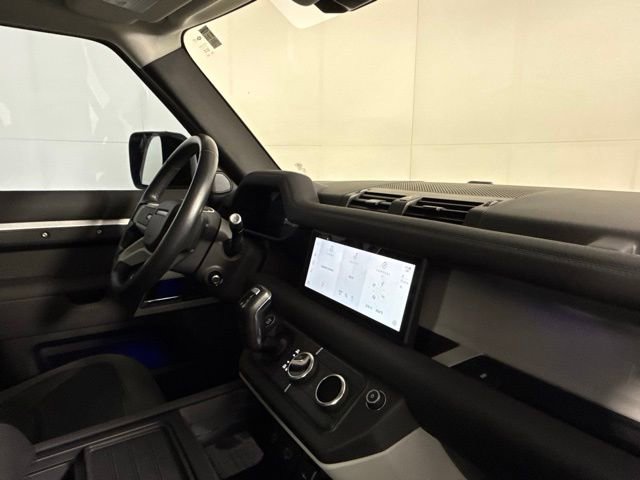 Used 2020 Land Rover Defender 110 SE image 32