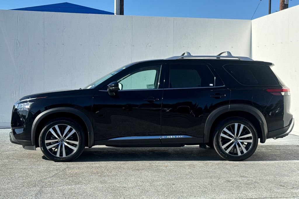 Used 2024 Nissan Pathfinder Platinum w/ Cargo Package AWD/4WD image 6