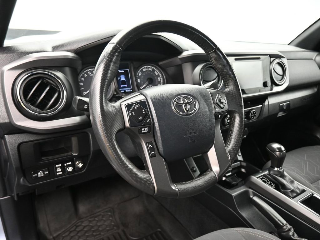 Used 2017 Toyota Tacoma TRD Sport image 13