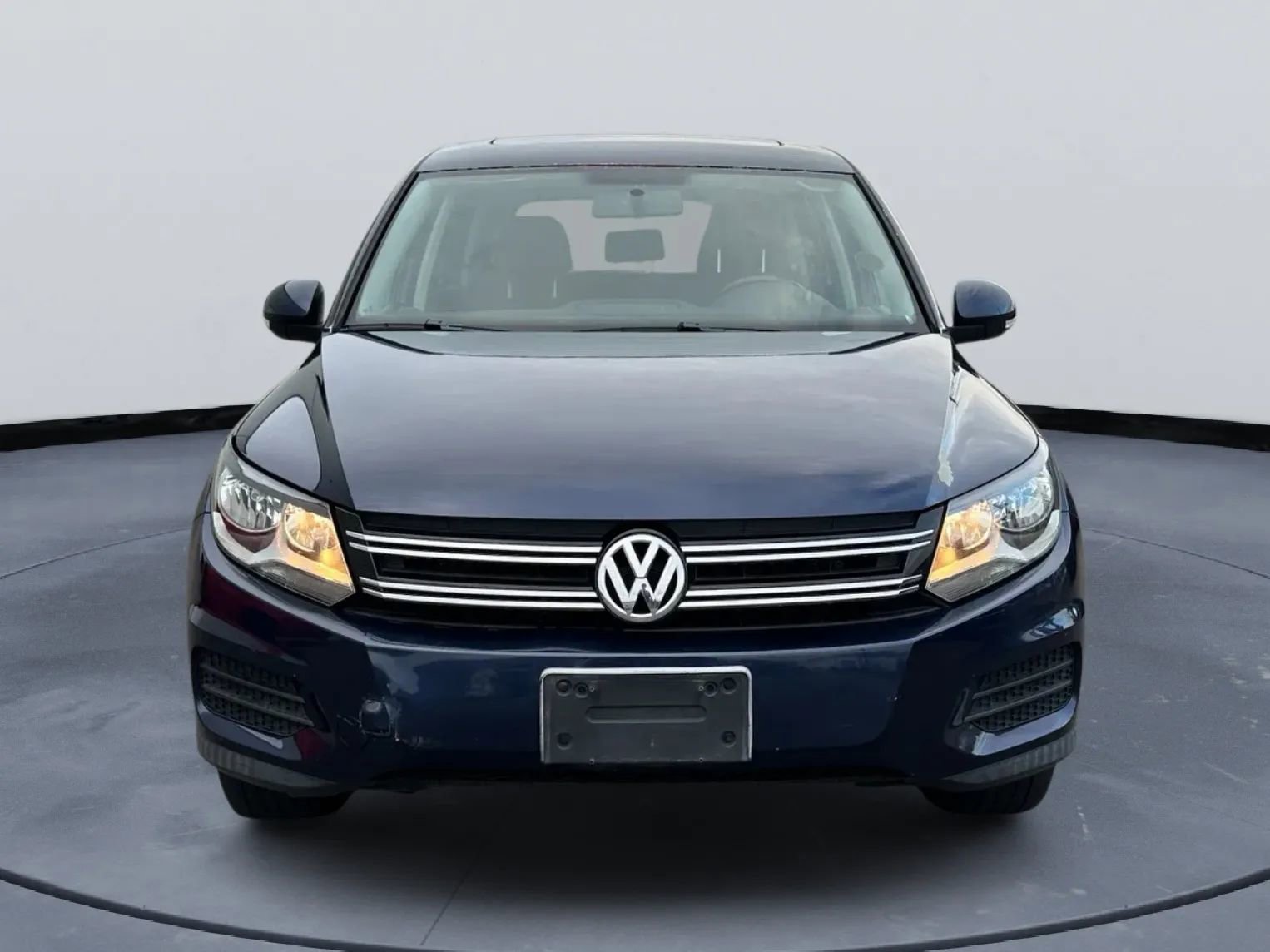 Used 2013 Volkswagen Tiguan S image 2