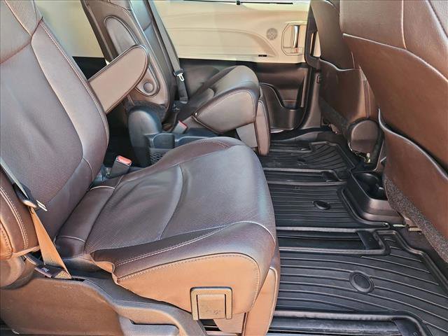 Used 2024 Toyota Sienna Platinum image 21