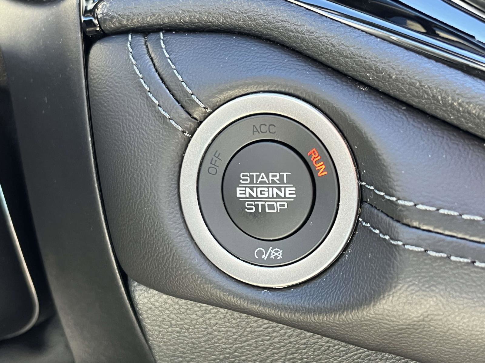 Used 2024 Dodge Durango SXT image 2