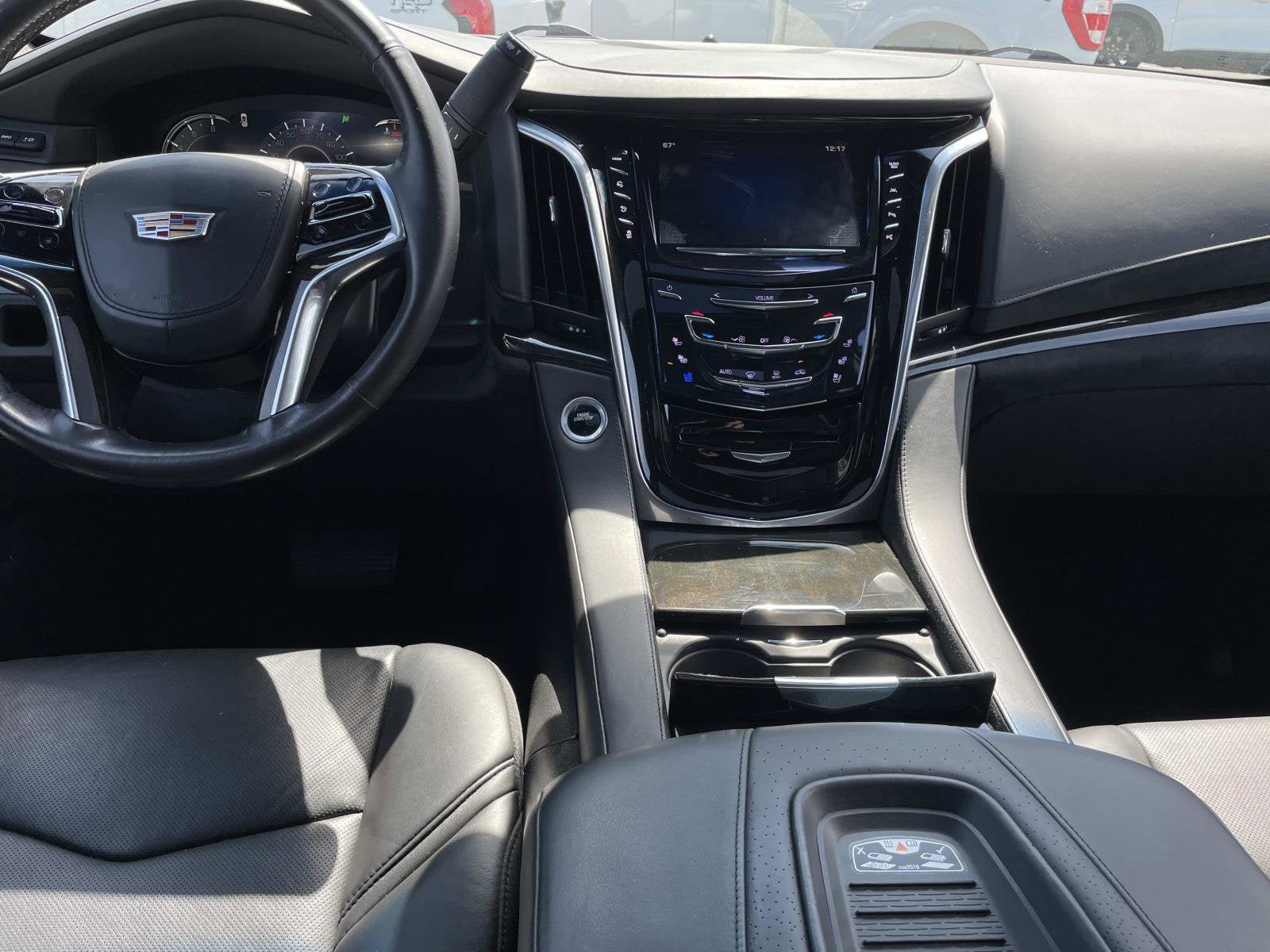 Used 2018 Cadillac Escalade Platinum RWD image 14