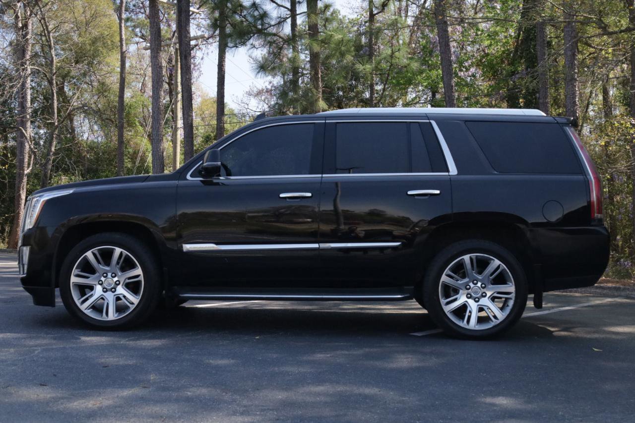 Used 2016 Cadillac Escalade Luxury image 2