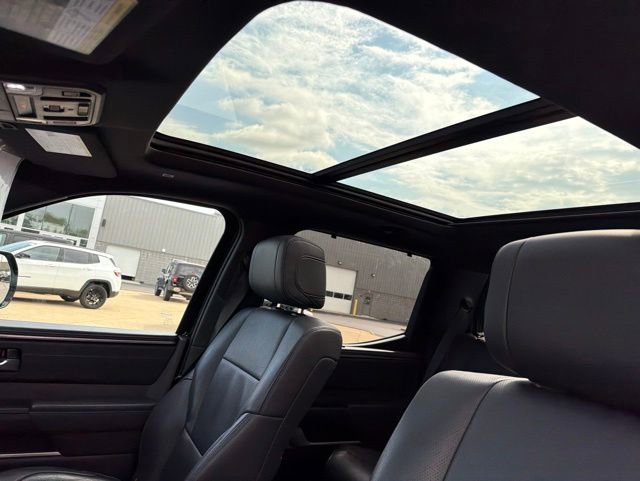 Used 2024 Toyota Tundra Platinum AWD/4WD image 17