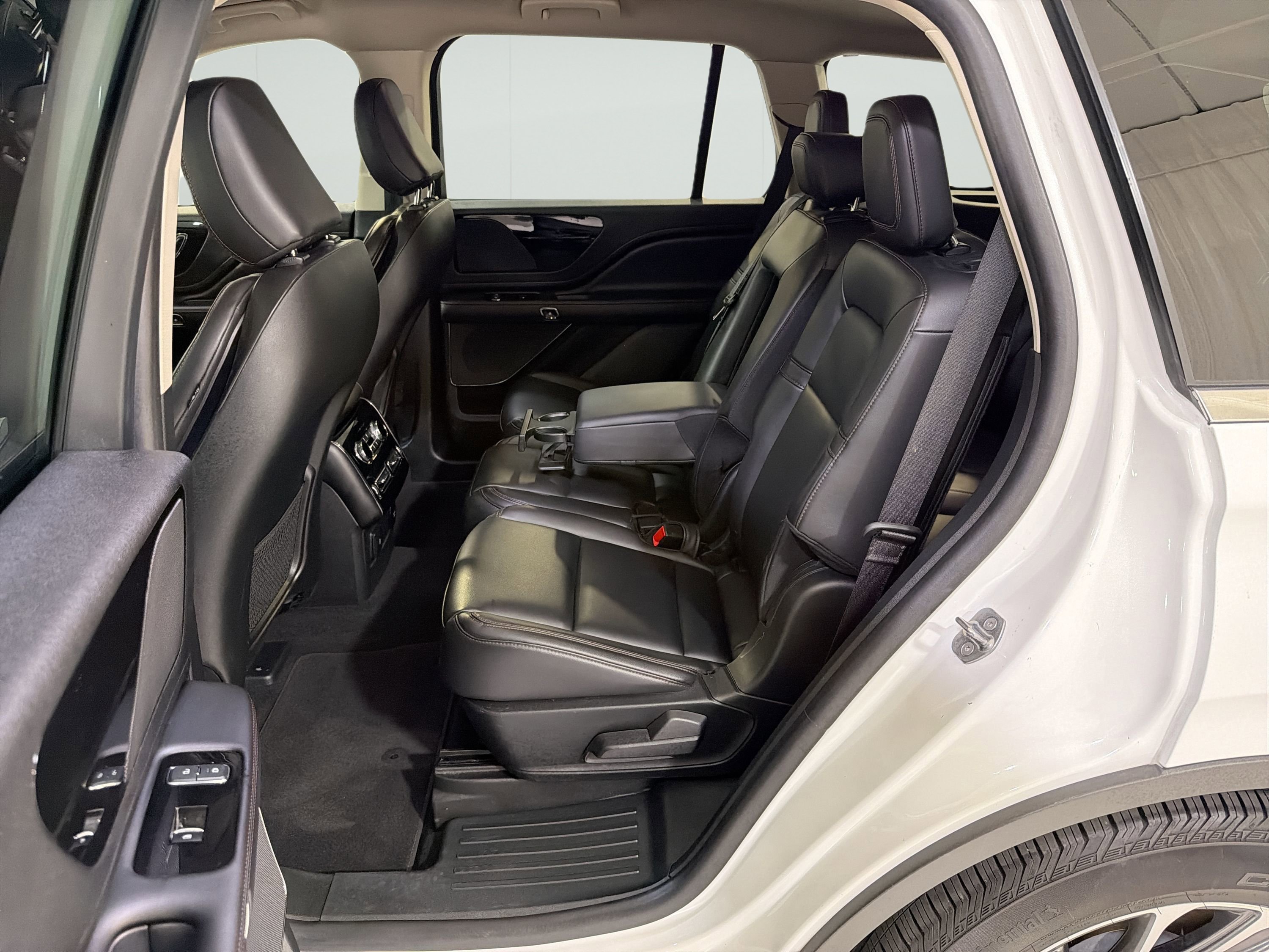 Used 2024 Lincoln Aviator 2WD image 23