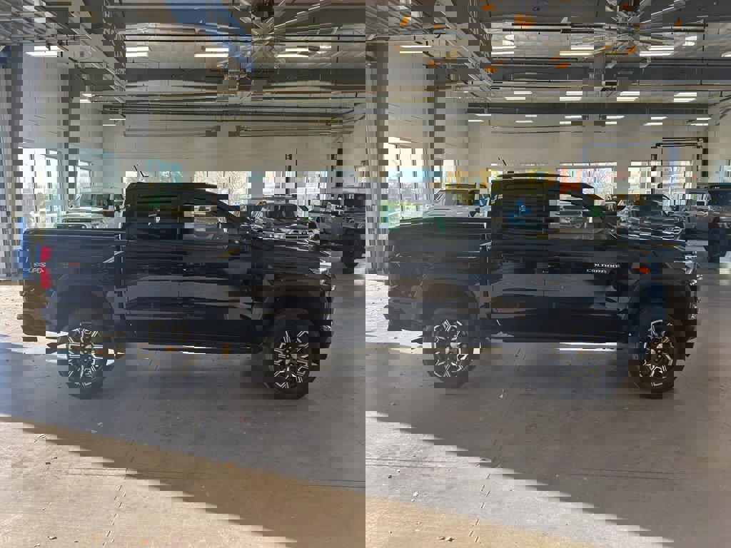 Used 2023 Chevrolet Colorado LT w/ LT Convenience Package III image 6