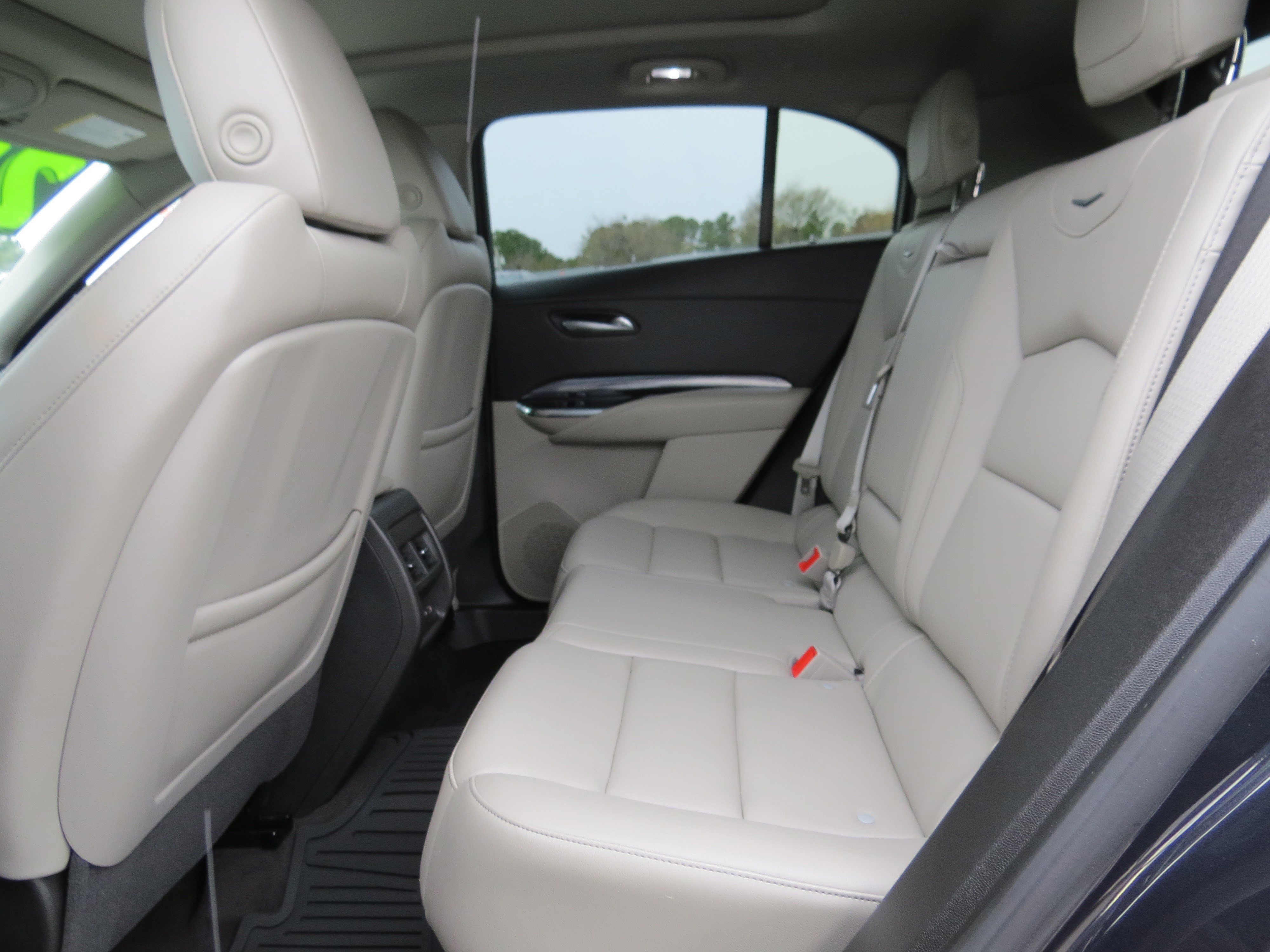 Certified 2023 Cadillac XT4 Luxury w/ Cold Weather Package image 16