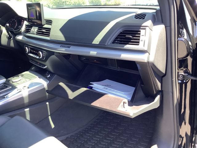 Used 2020 Audi Q5 2.0T Premium w/ Titanium Sport Package AWD/4WD image 39