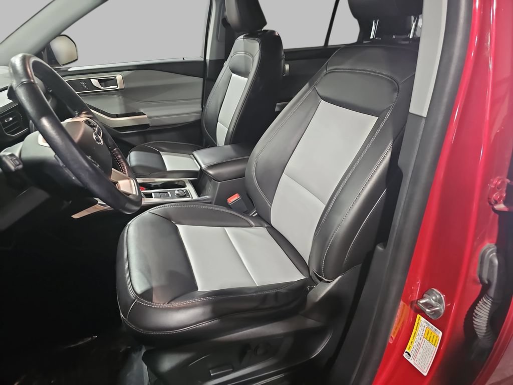 Used 2022 Ford Explorer XLT w/ Equipment Group 202A AWD/4WD image 21