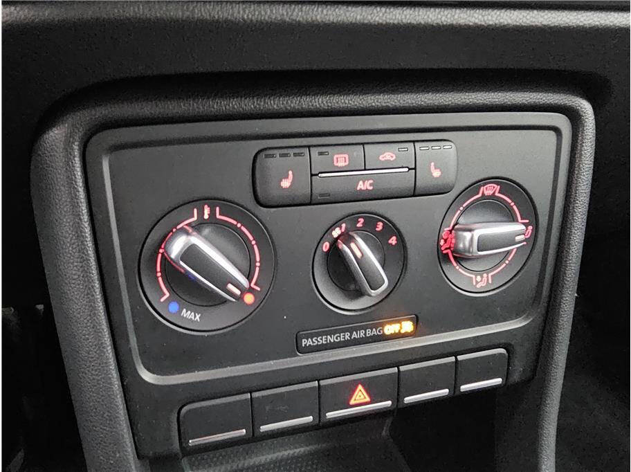 Used 2016 Volkswagen Beetle 1.8T SEL w/ Lighting Package image 17