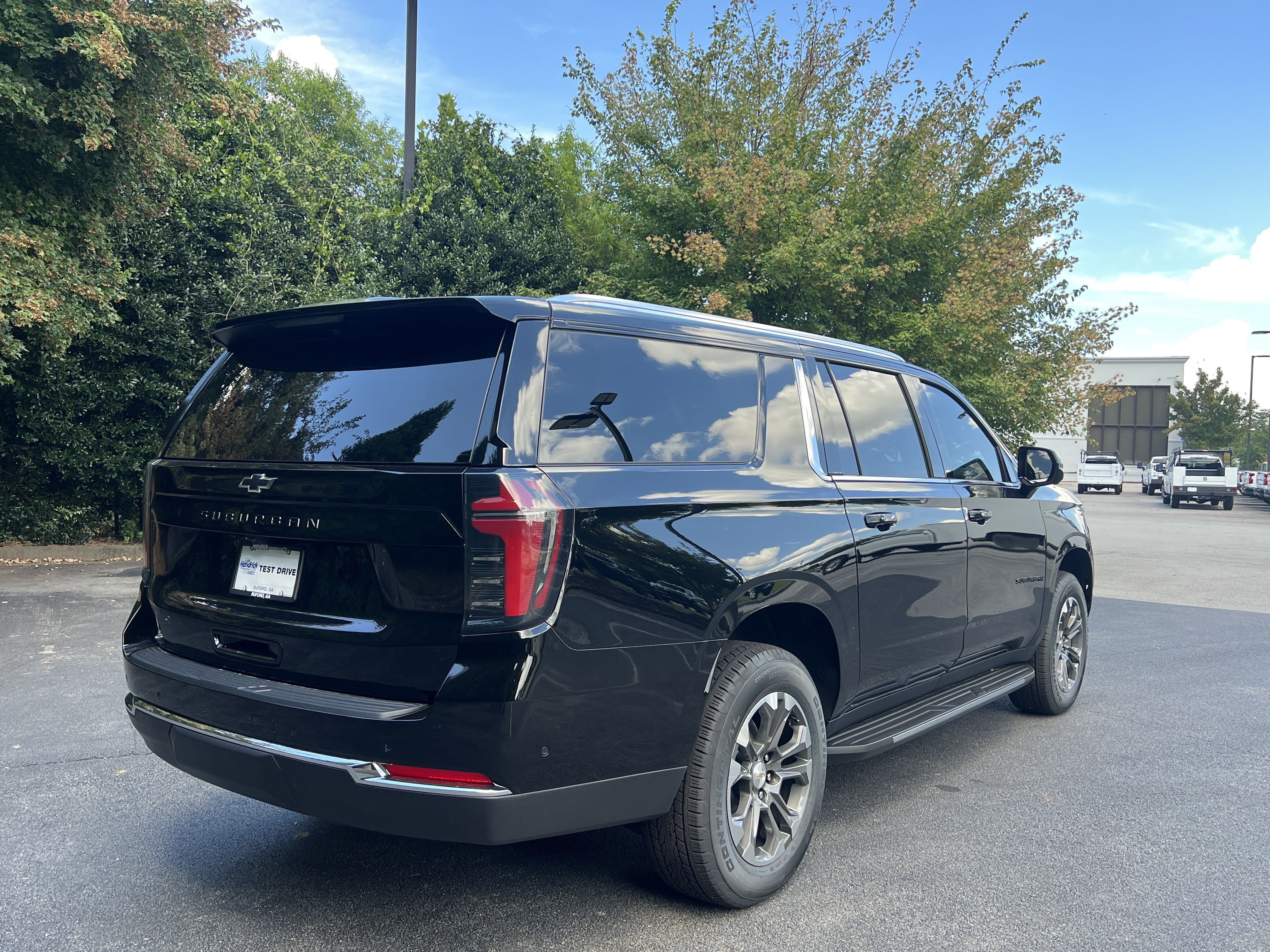 New 2026 Chevrolet Suburban LS w/ LPO, Dark Essentials Package AWD/4WD image 9