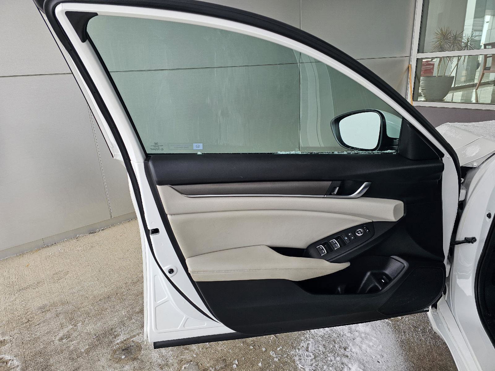 Used 2018 Honda Accord LX image 18