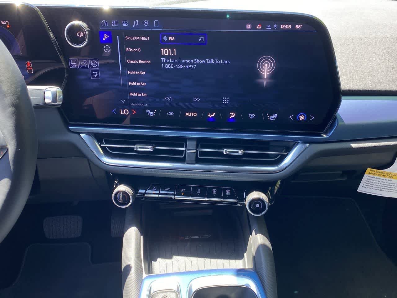 Used 2026 Chevrolet Equinox EV LT FWD image 23