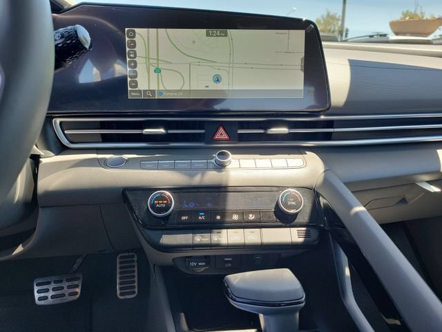 Certified 2025 Hyundai Elantra SEL FWD image 15