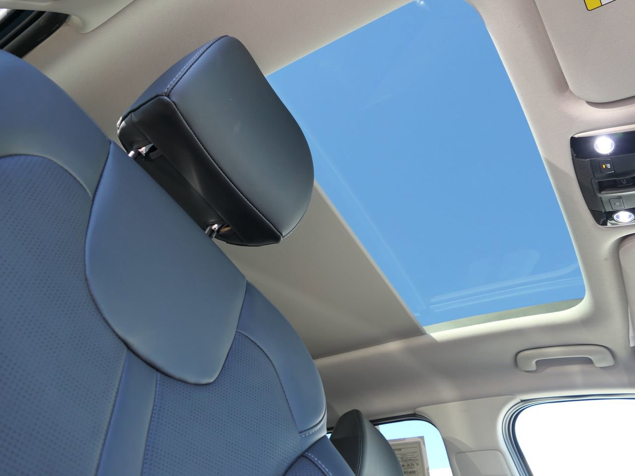 Used 2025 Kia Sorento EX w/ EX Panoramic Sunroof Package image 27