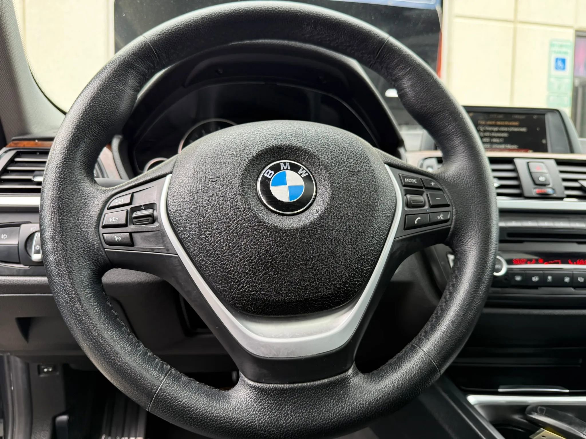Used 2015 BMW 328i xDrive Sedan AWD/4WD image 32