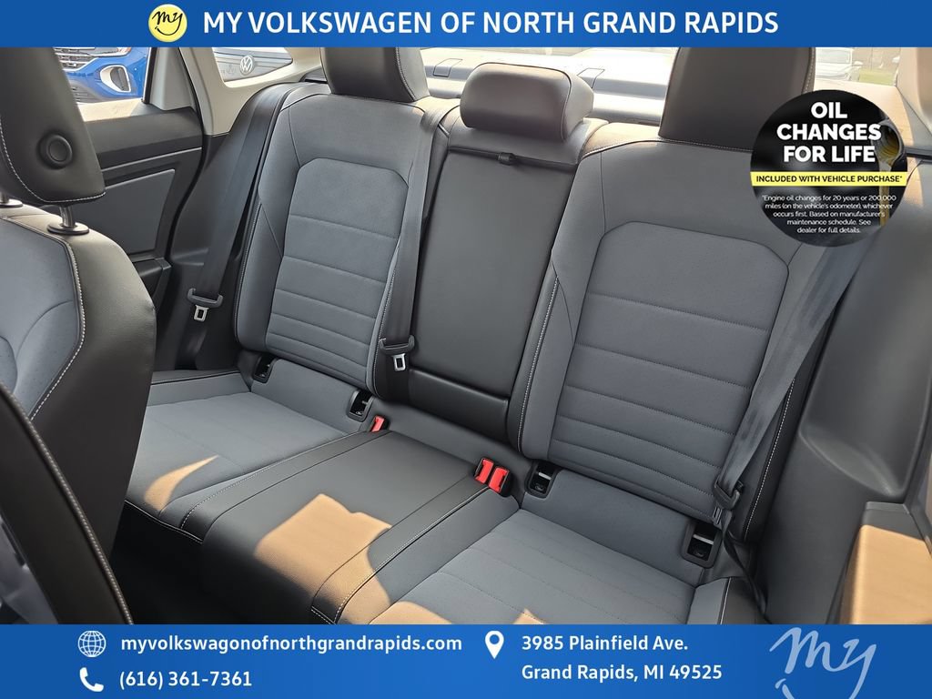 Used 2025 Volkswagen Jetta SE w/ Sunroof Package FWD image 30