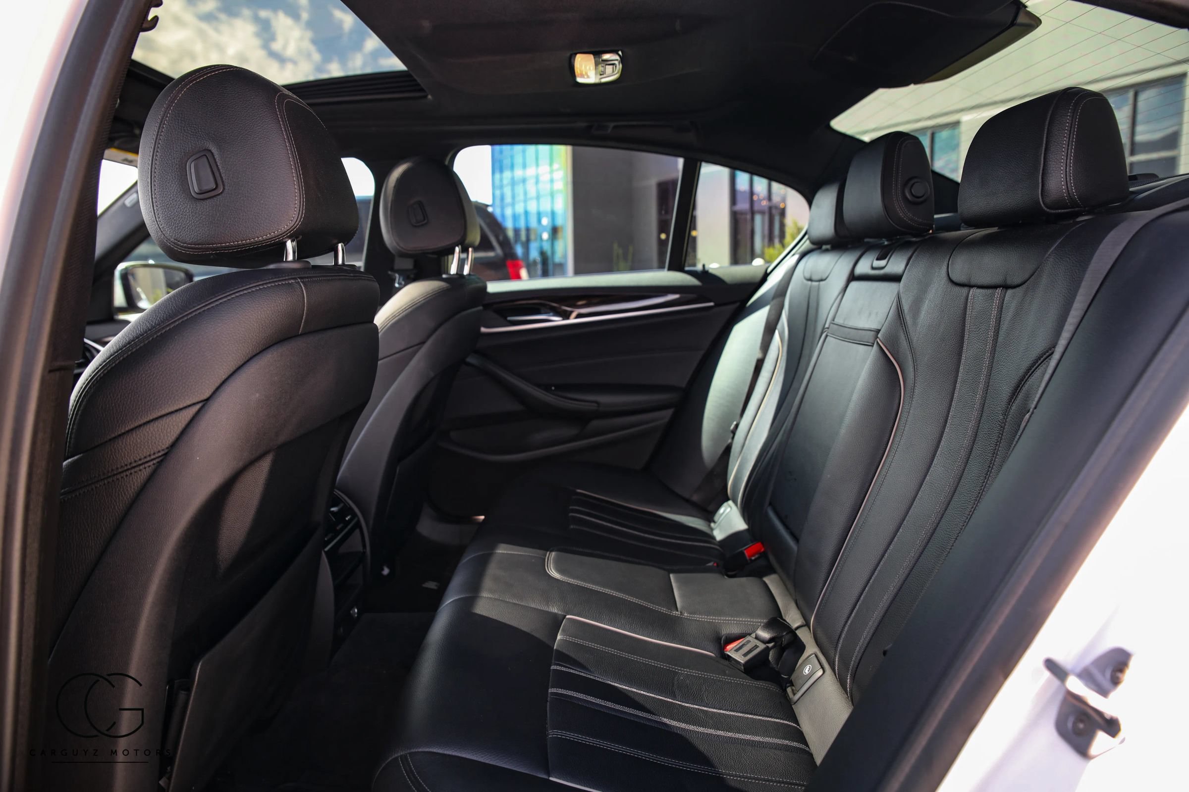Used 2019 BMW 530e xDrive w/ Convenience Package AWD/4WD image 26