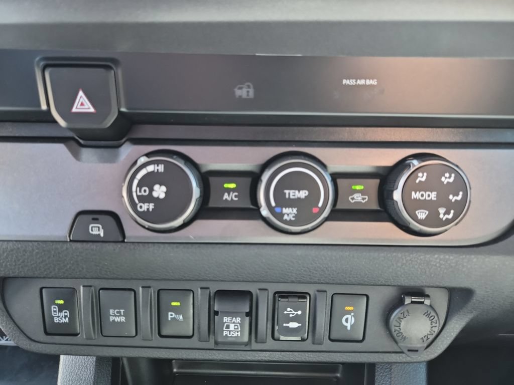Used 2019 Toyota Tacoma TRD Sport w/ Technology Package RWD image 17