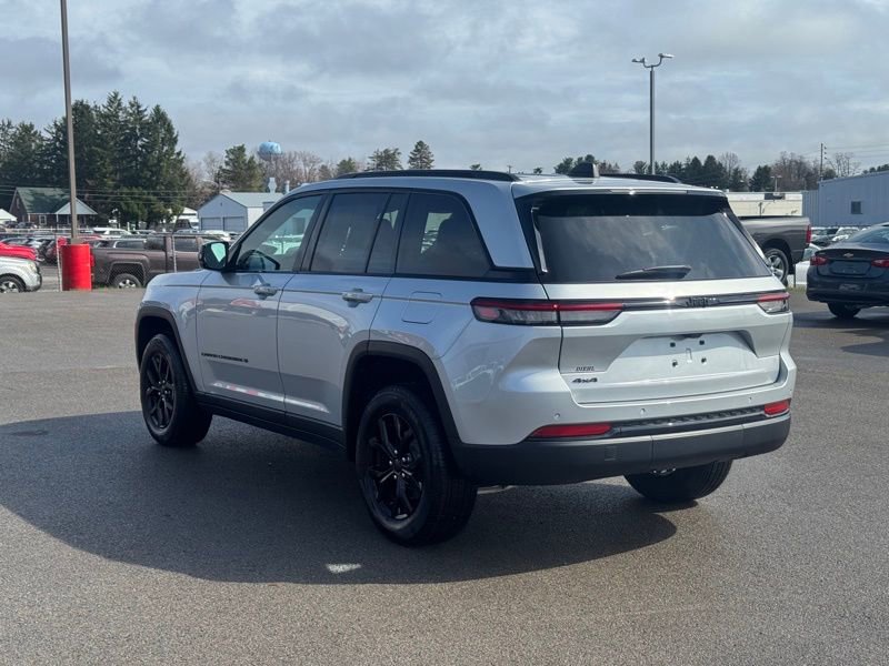 Used 2025 Jeep Grand Cherokee Altitude image 5