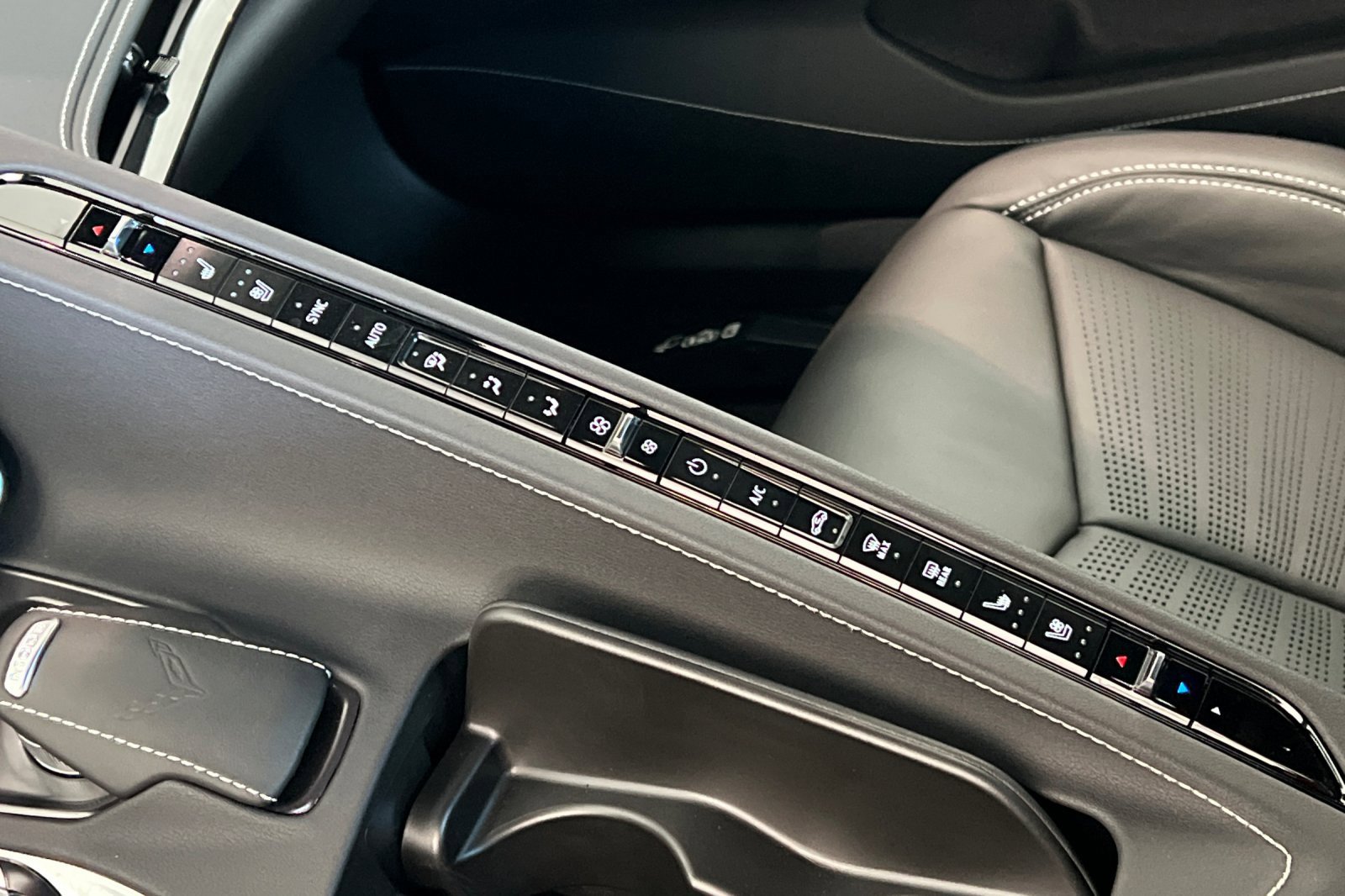 New 2025 Chevrolet Corvette E-Ray w/ Stealth Interior Trim Package image 18