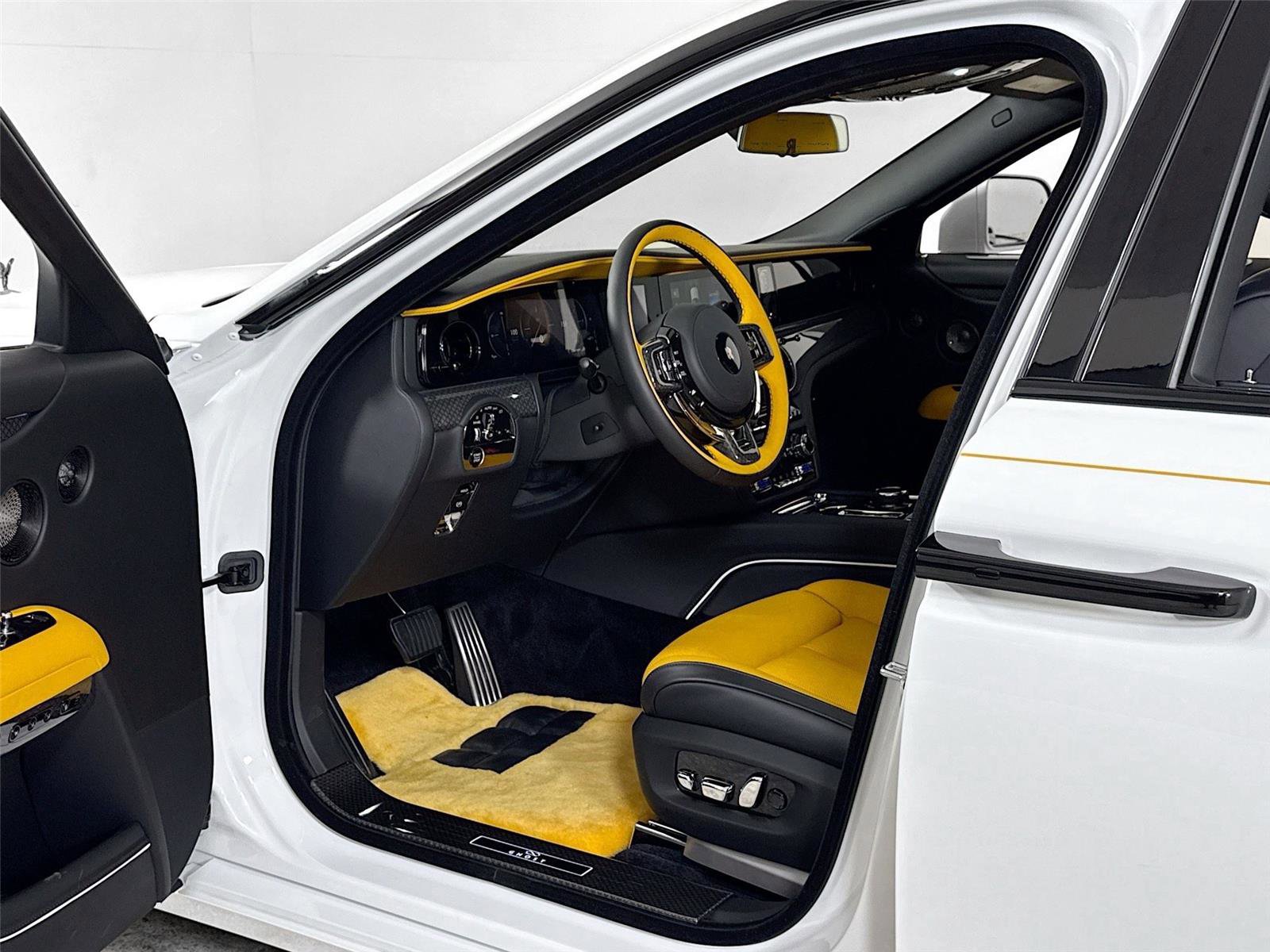 Used 2025 Rolls-Royce Ghost Black Badge image 13