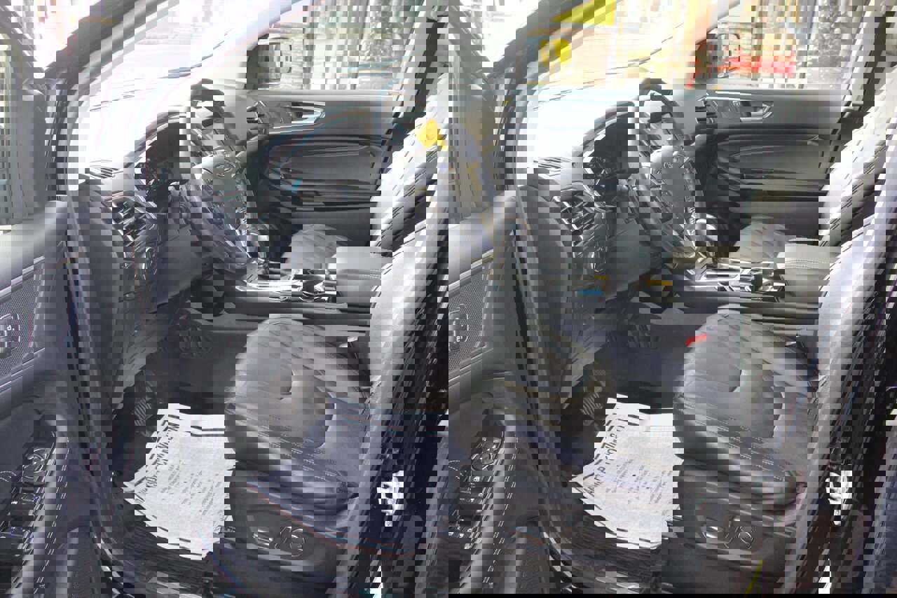 Used 2017 Ford Edge Titanium w/ Equipment Group 301A AWD/4WD image 10