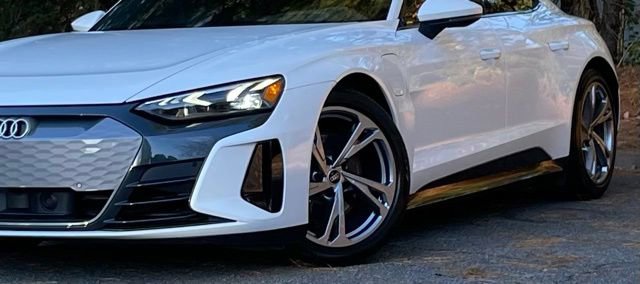 Used 2022 Audi e-tron GT Premium Plus video 2