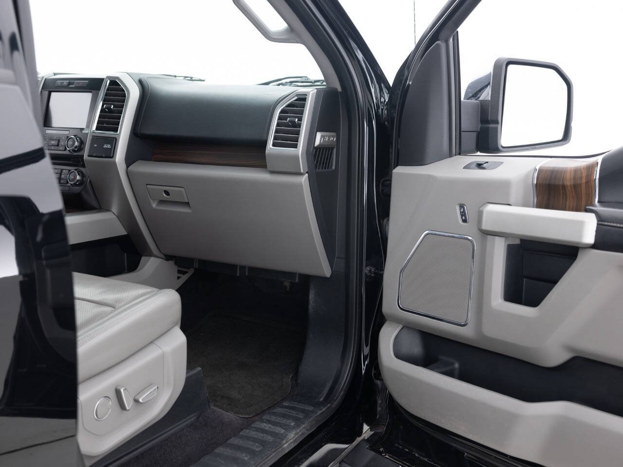 Used 2016 Ford F150 Lariat AWD/4WD image 32
