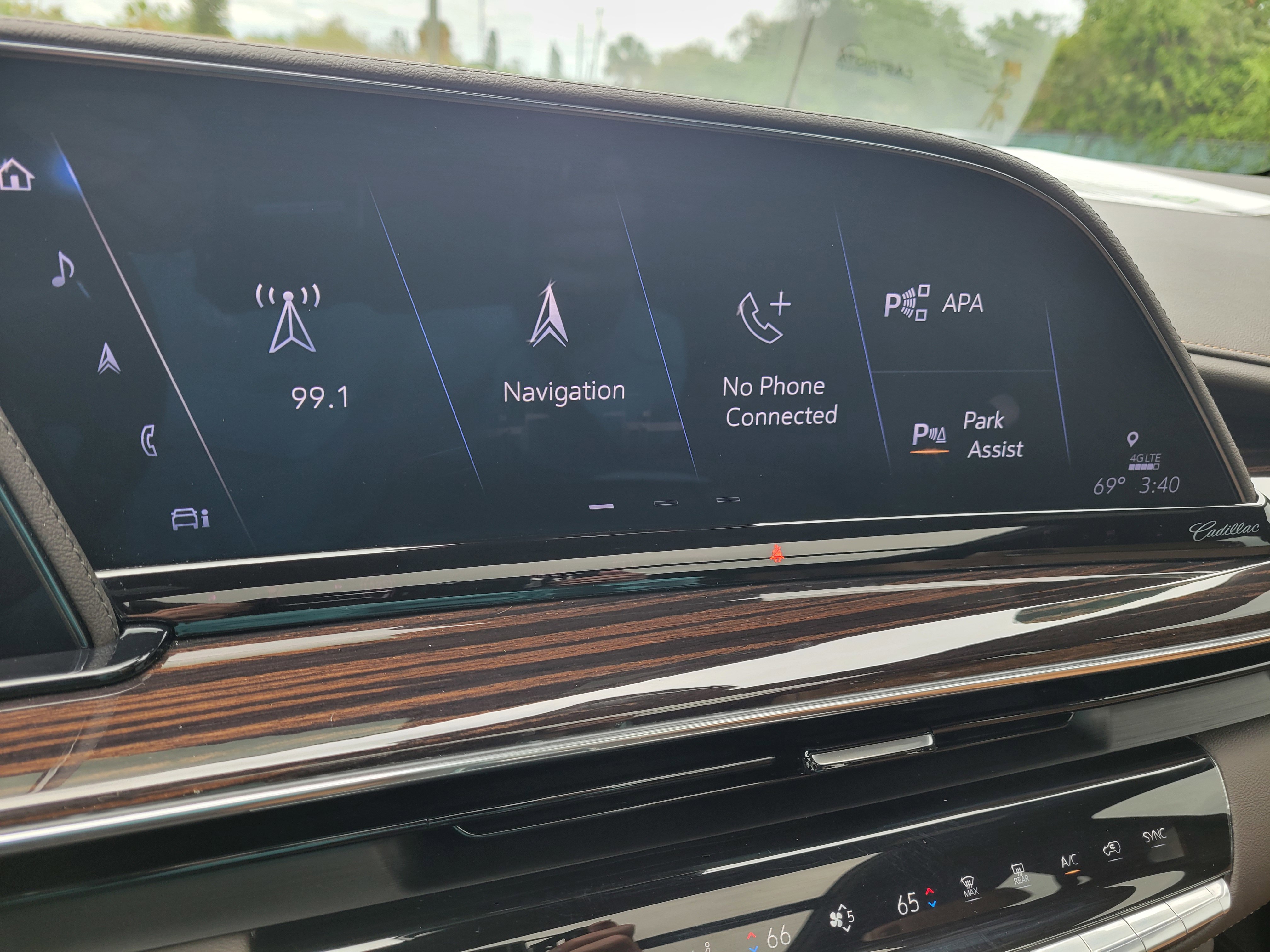 Certified 2023 Cadillac Escalade Premium Luxury AWD/4WD image 21