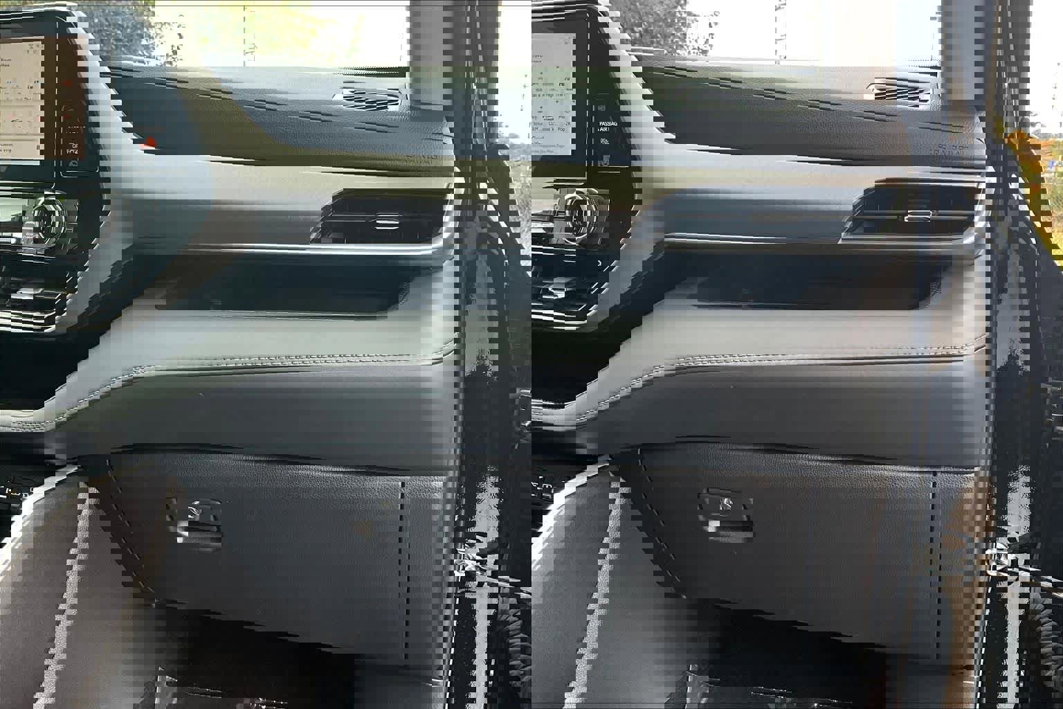 Used 2023 Toyota Highlander LE image 16