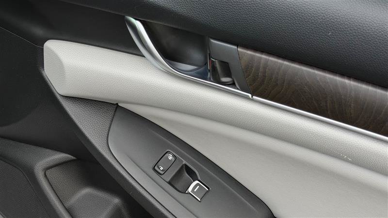 Used 2018 Honda Accord Touring image 35