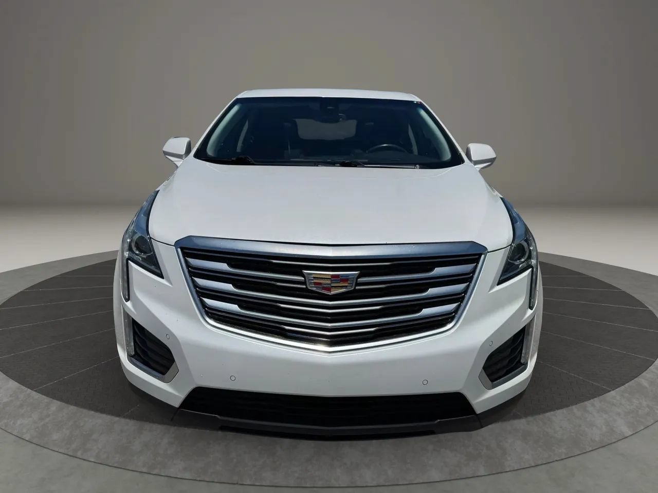 Used 2018 Cadillac XT5 Luxury w/ Driver Awareness Package FWD image 3