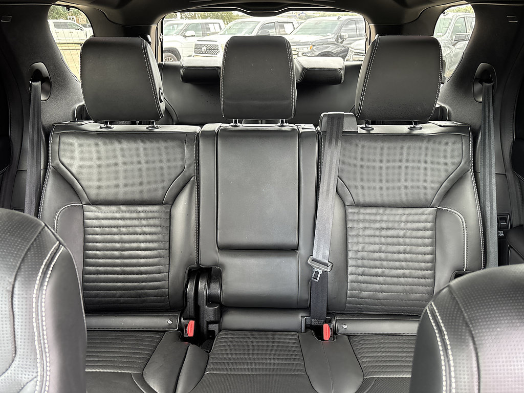Used 2024 Land Rover Discovery Dynamic SE AWD/4WD image 17