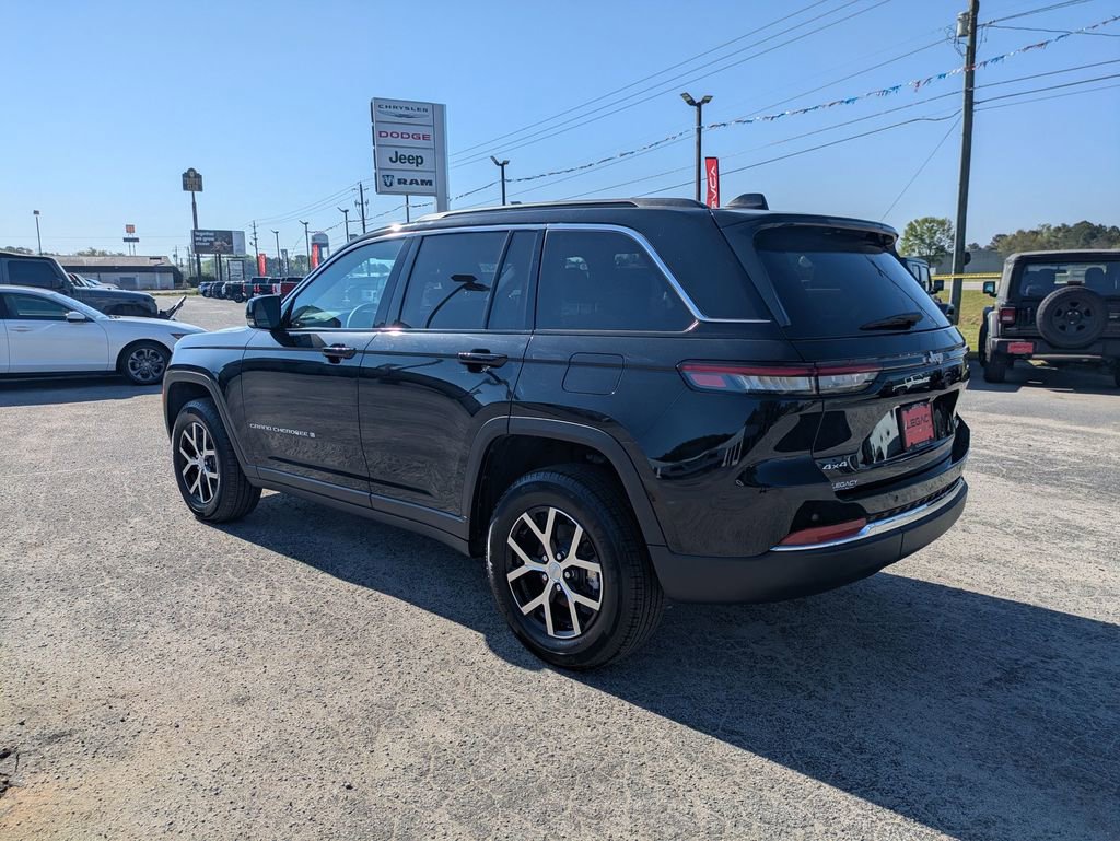 Used 2025 Jeep Grand Cherokee Limited image 5