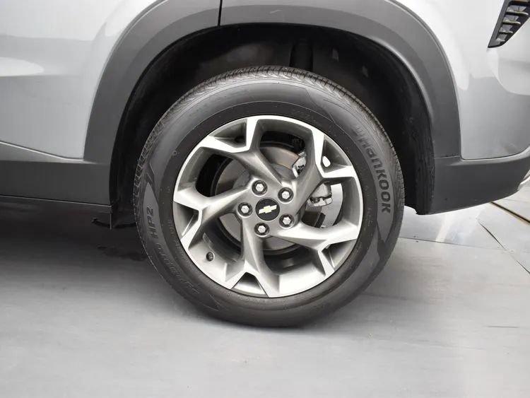 Used 2024 Chevrolet Trax LT w/ Sunroof Package image 36