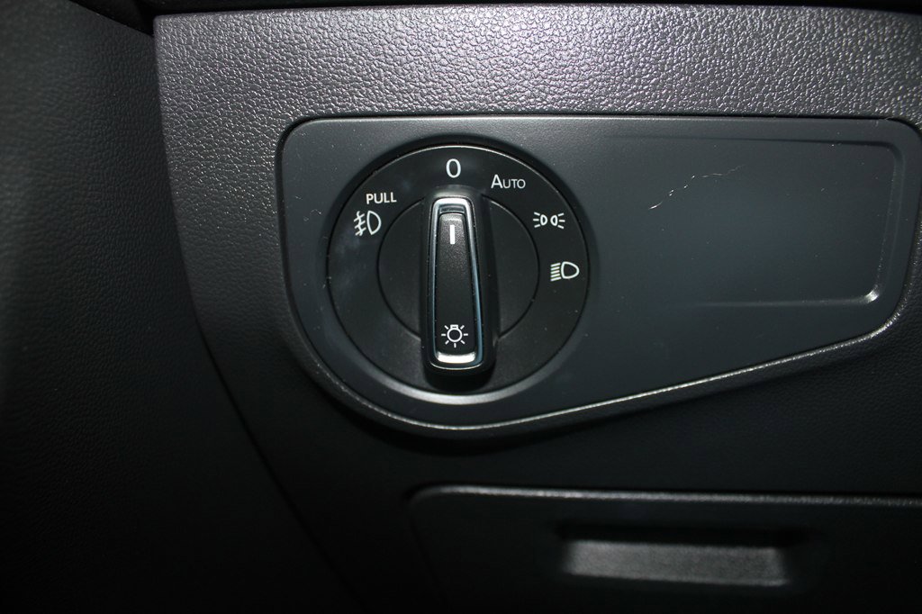 Used 2019 Volkswagen Tiguan SEL image 17