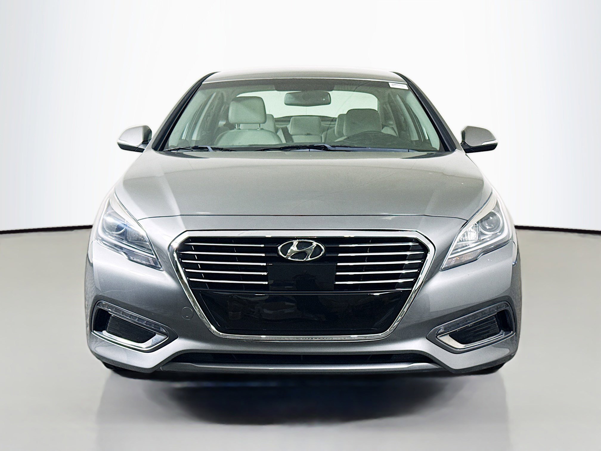 Used 2017 Hyundai Sonata Plug-In Hybrid image 2